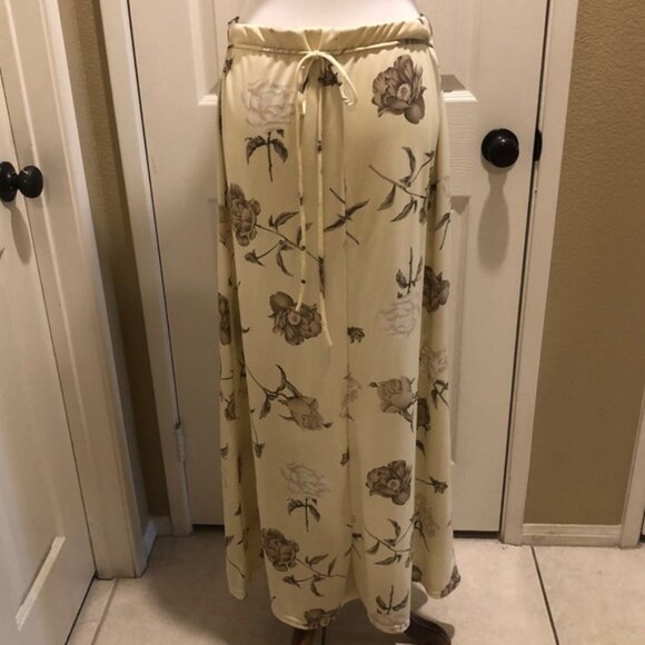 Cream with floral print long Maxi skirt like New! - Picture 5 of 7